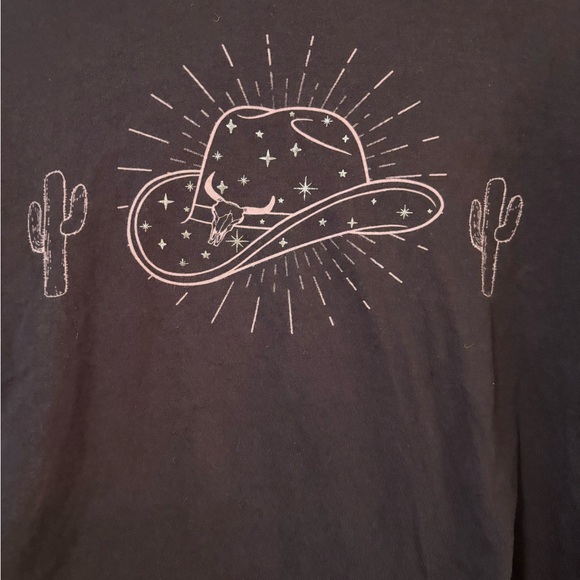 🤠Graphic Tee with Cowboy Hat Design🤠 - Picture 2 of 4